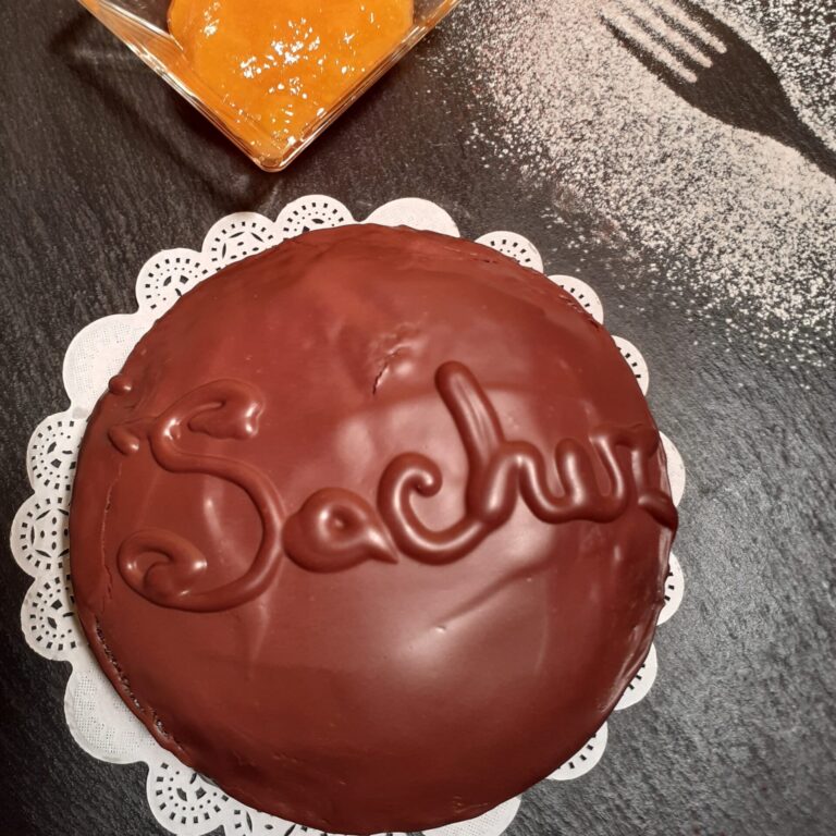 torta-sacher-veg-cioccolato-fondente-albicocche-bio-zucchero-grezzo